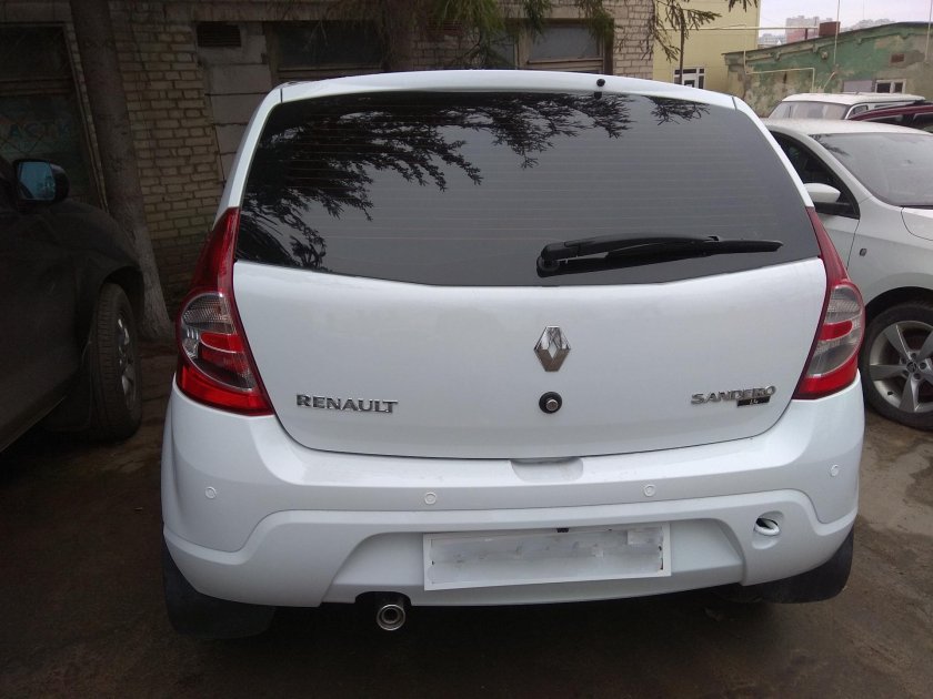 Рено Сандеро 2011 сзади