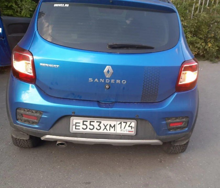 Рено Сандеро вид сзади фото