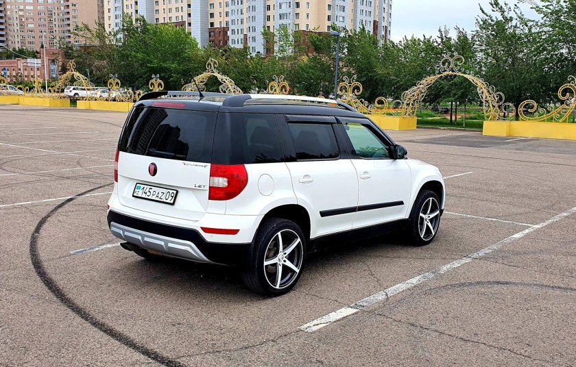 Шкода етти с черной крышей