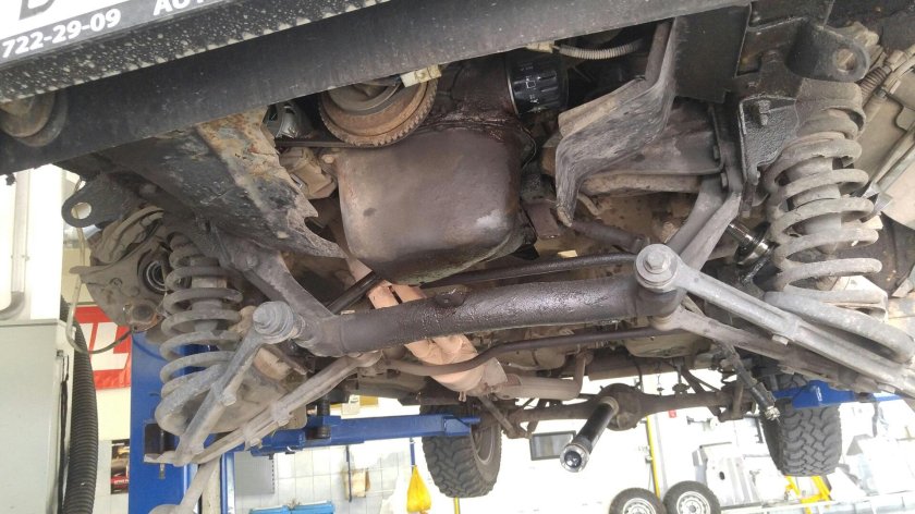 Нива 21214 снизу