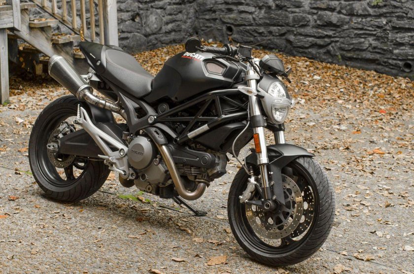 Ducati Monster 696 черный