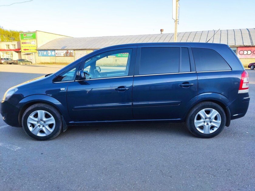 Опель зафира 2011