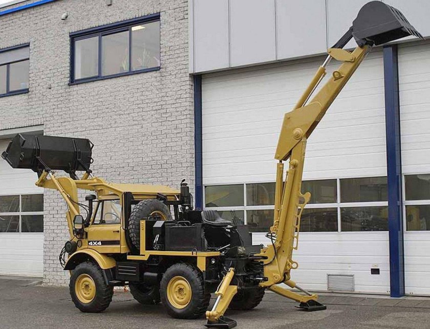 Экскаватор-погрузчик Унимог