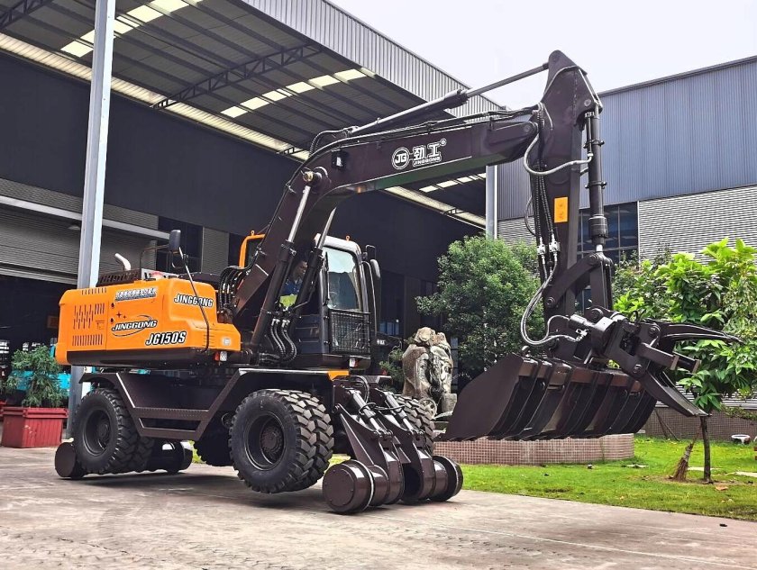 Экскаватор на комбинированном ходу