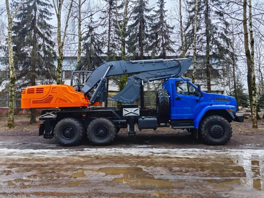 Экскаватор на базе урала