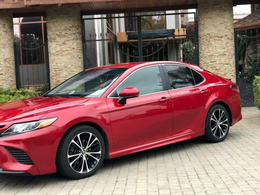 Тойота камри 2018 красная