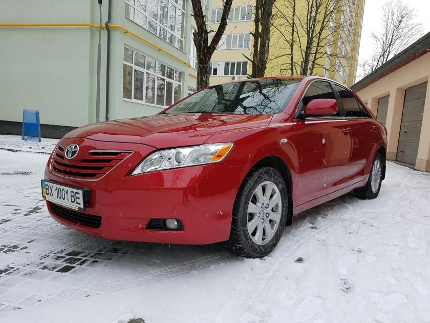 Toyota Camry 40 красная