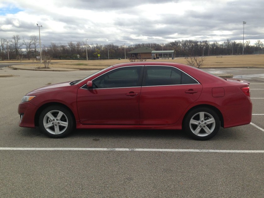 Тойота Камри 2012 красная