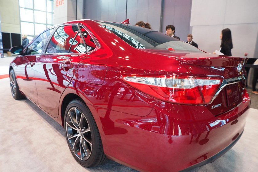 Toyota Camry 2015 красная
