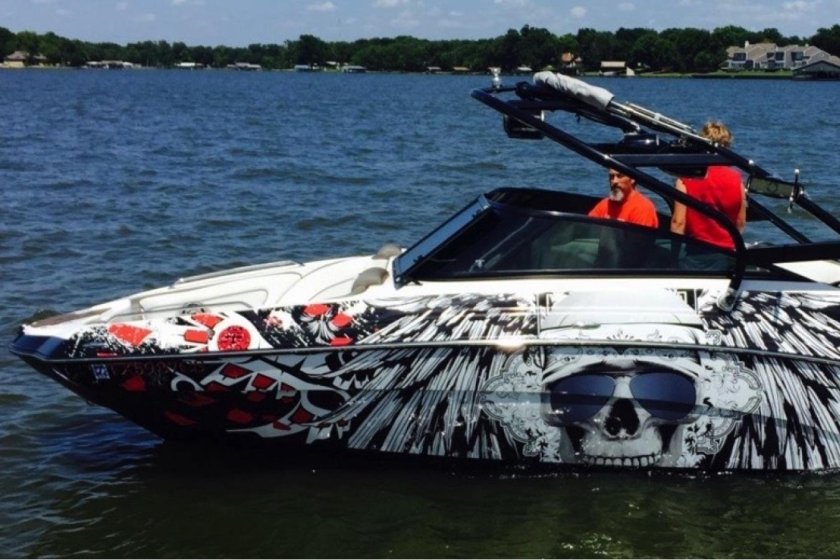 Оклейка катера