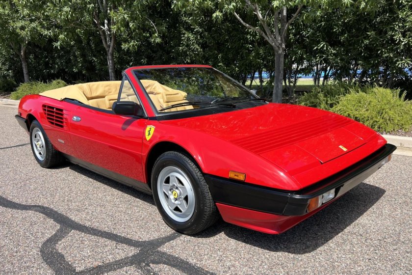 Ferrari mondial cabriolet