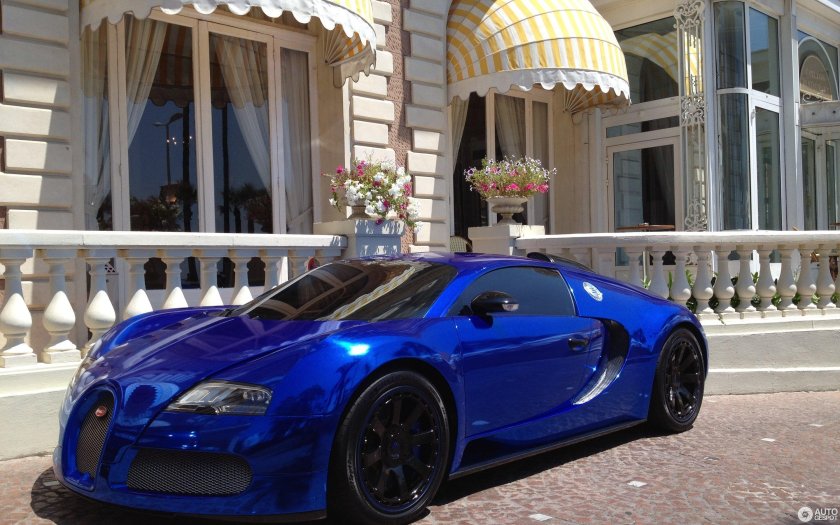 Бугатти Вейрон синяя