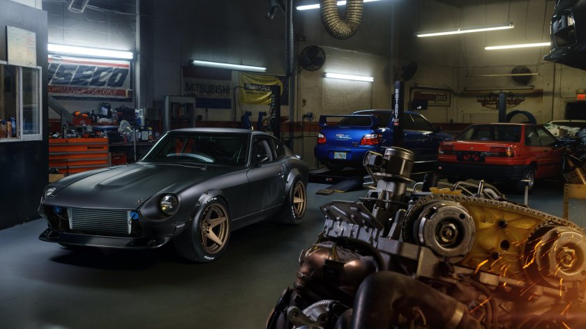 Машина в гараже