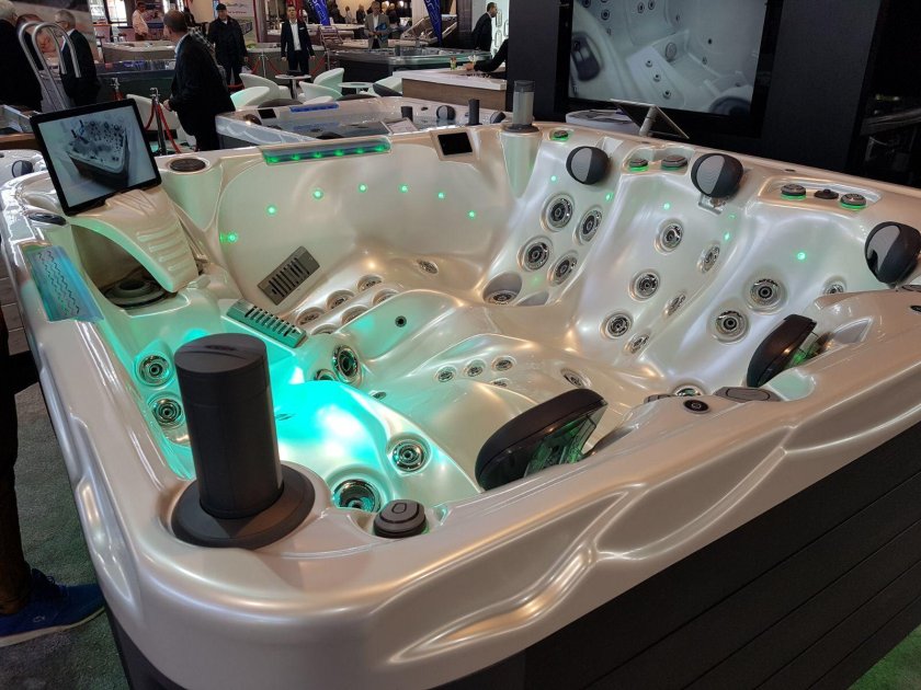 Лимузин с джакузи