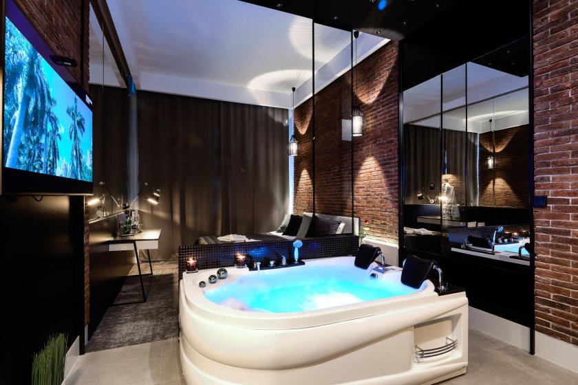 Комната с джакузи
