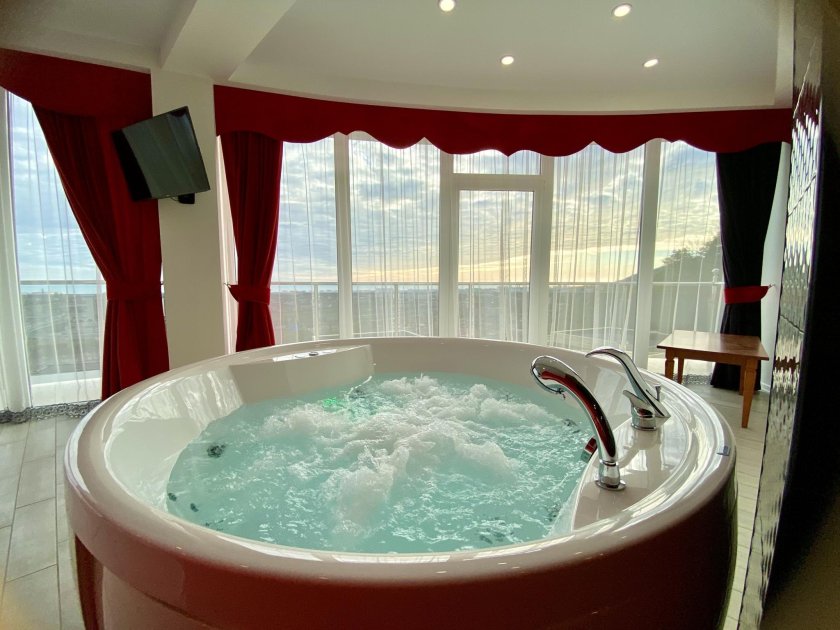 Отель с джакузи