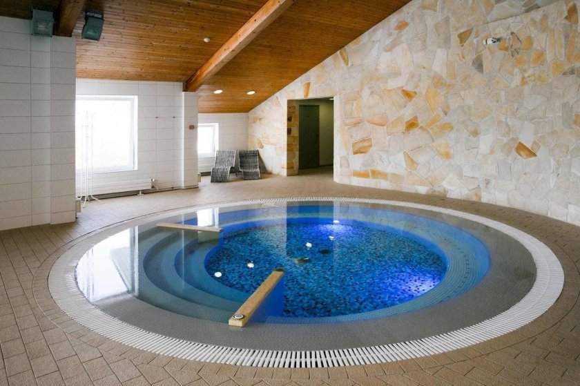 Бассейн в доме