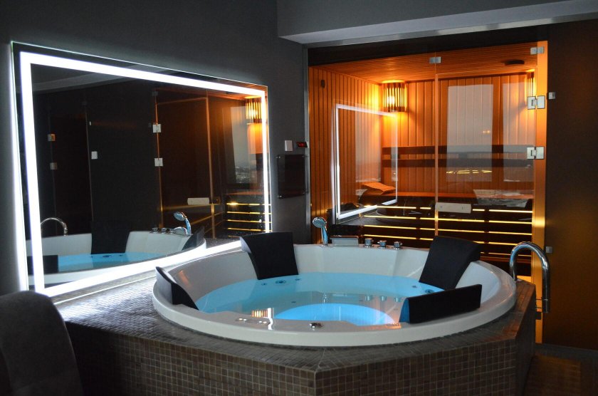 Отель с джакузи