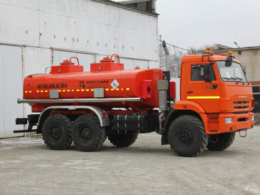 КАМАЗ 43118 Автотопливозаправщик