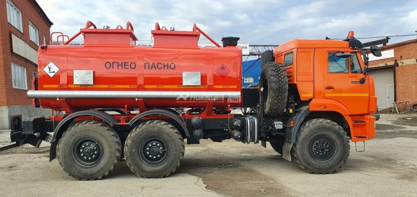 Камаз 43118 автотопливозаправщик