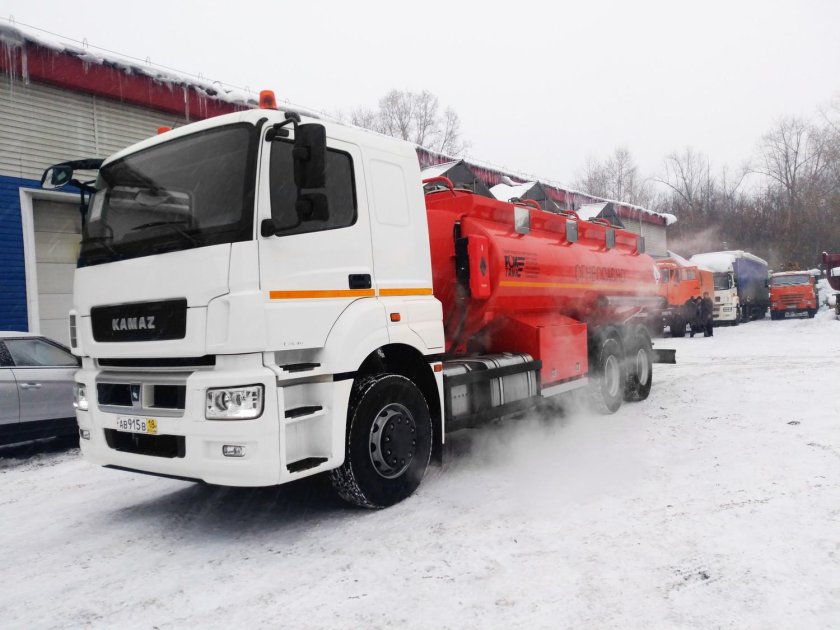 КАМАЗ 65207 топливозаправщик
