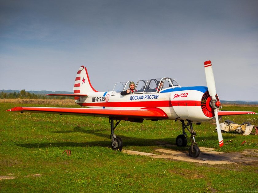 Як 52