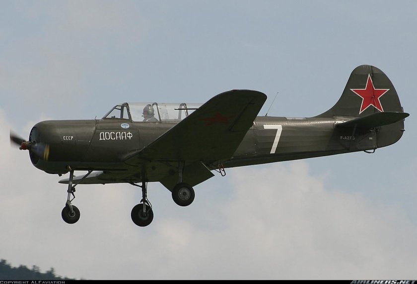 Самолет як 18а