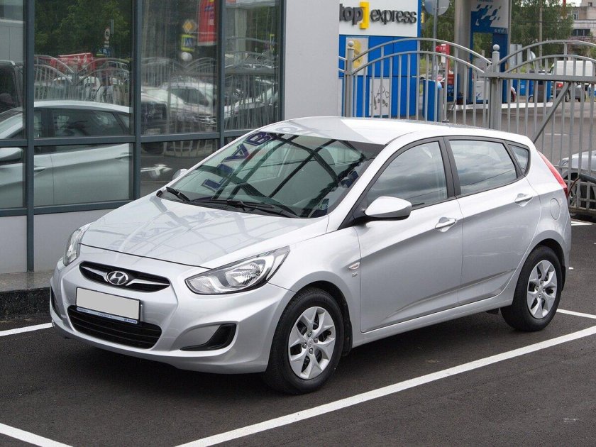 Hyundai Solaris 2012 хэтчбек