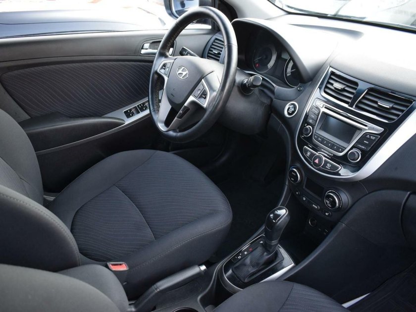 Hyundai Solaris 1 Рестайлинг салон