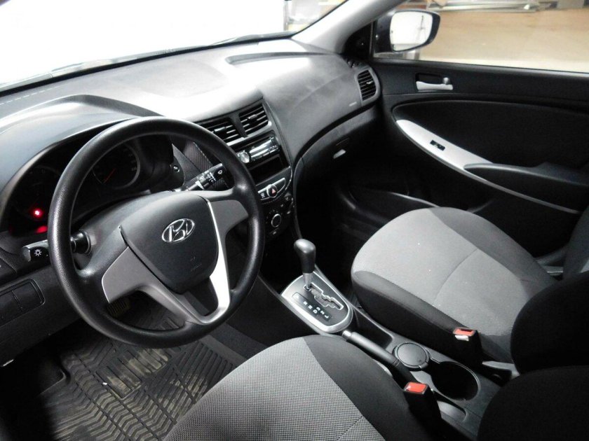 Hyundai Solaris 1 поколение