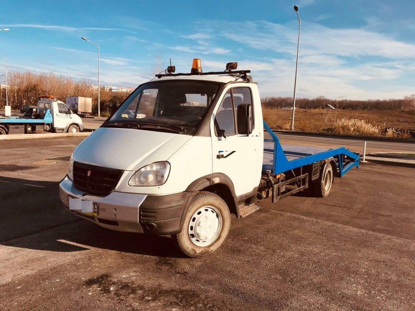 Эвакуатор Валдай с ломаной платформой