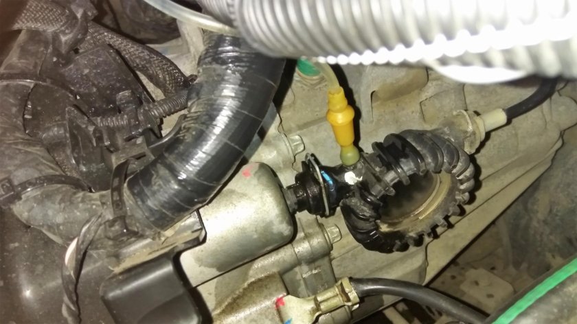 Штуцер сцепление Рено Логан