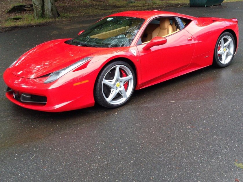 Ferrari 488 с моделью