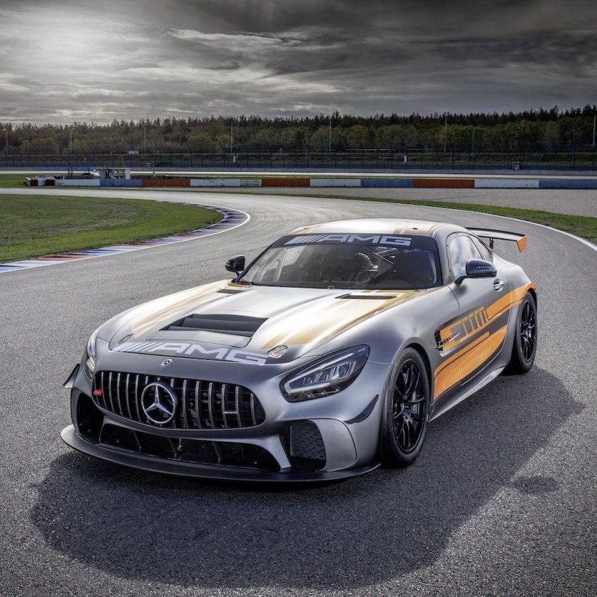 Mercedes AMG gt 4
