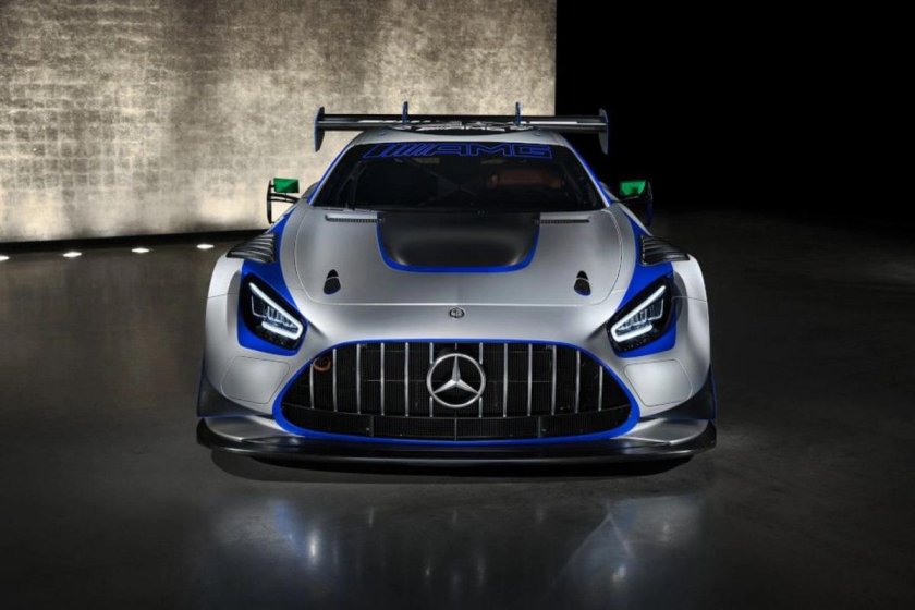 Mercedes benz amg gtr