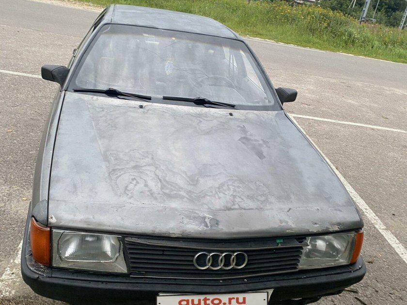 Ауди 100 седан