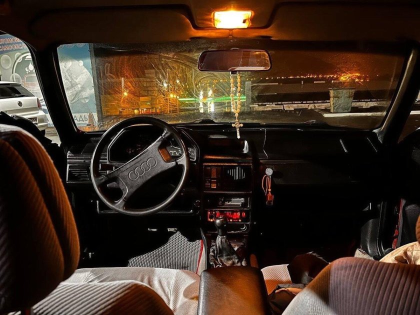 Ауди 100 с4 2.3 салон