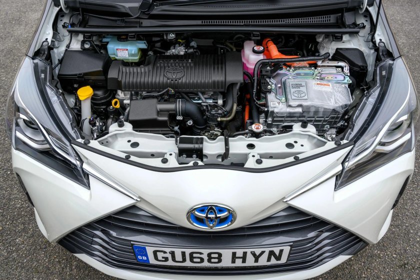 Моторный отсек Toyota Yaris