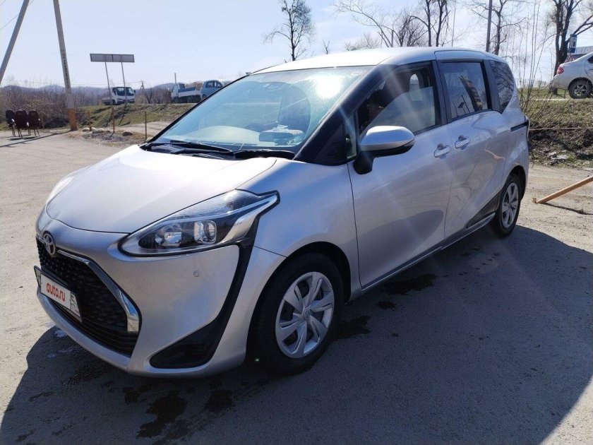 Toyota Sienta Hybrid 2019