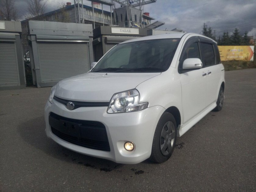 Тойота Сиента 2011 года