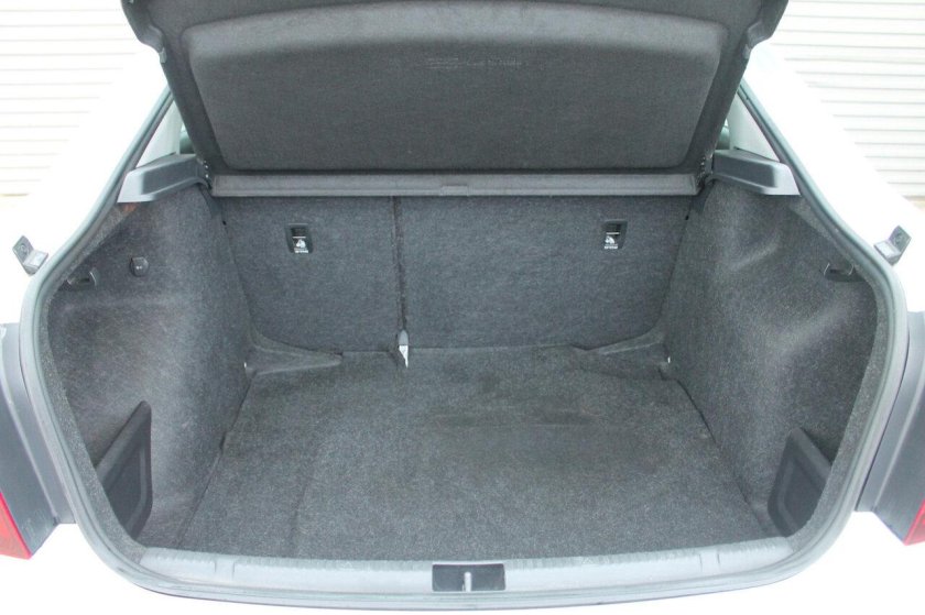 Skoda Rapid лифтбек багажник