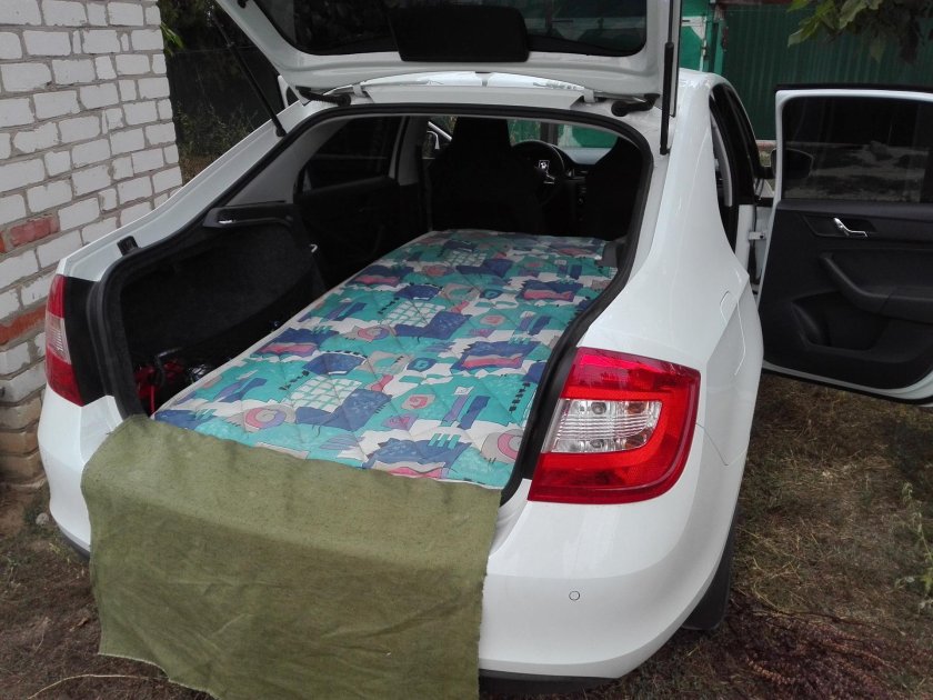 Шкода Рапид багажник