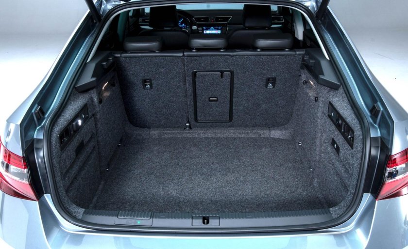 Škoda Superb 2016 багажник