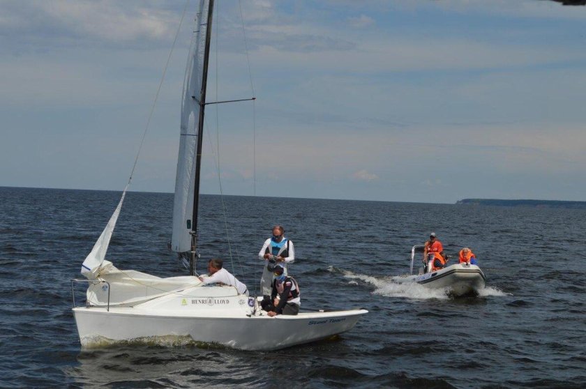 Парусная яхта