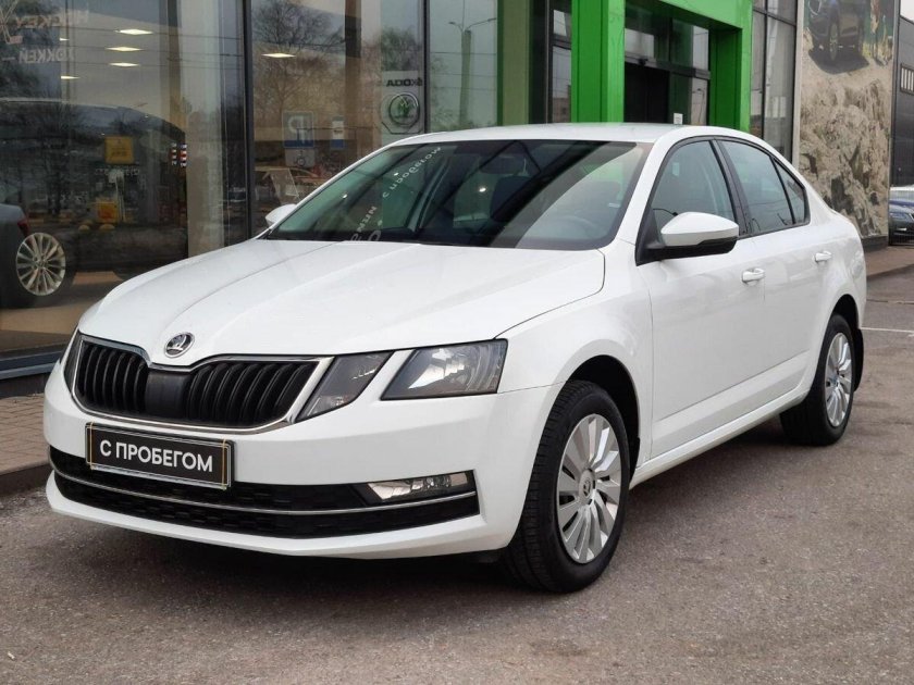 Белая Октавия РС разбита 2017