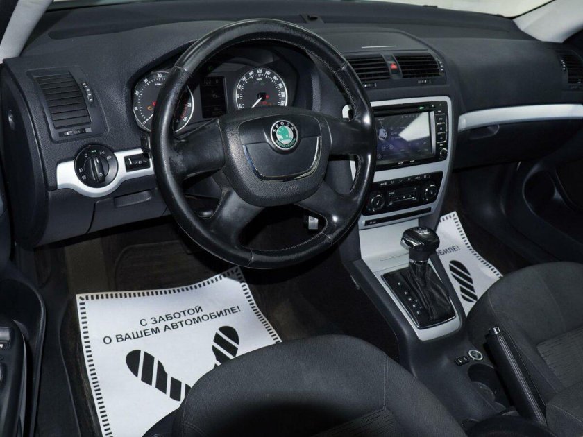 Volkswagen Golf 2010 салон