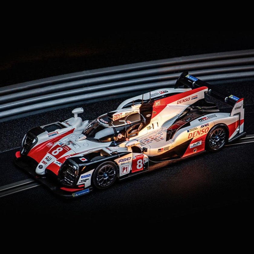 Модель гоночного автомобиля