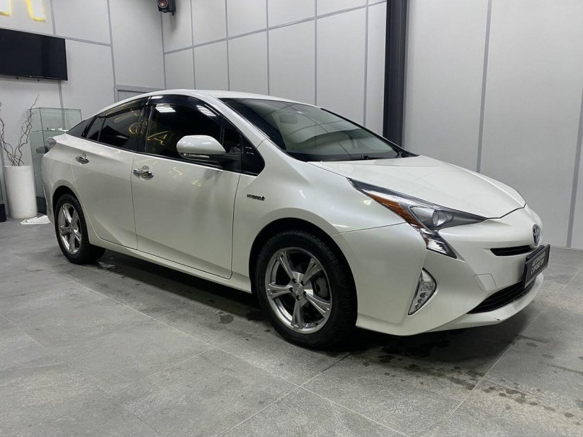 Тойота приус 2016 белая