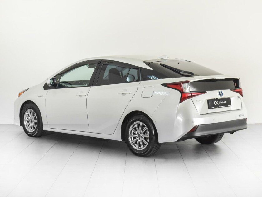 Тойота приус 2019