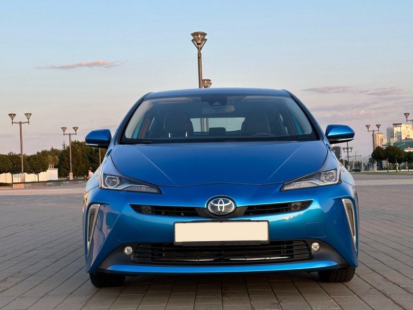 Тойота приус 2021